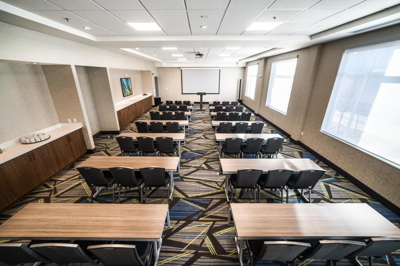 Holiday Inn Express & Suites - West Edmonton-Mall Area By Ihg Exterior photo