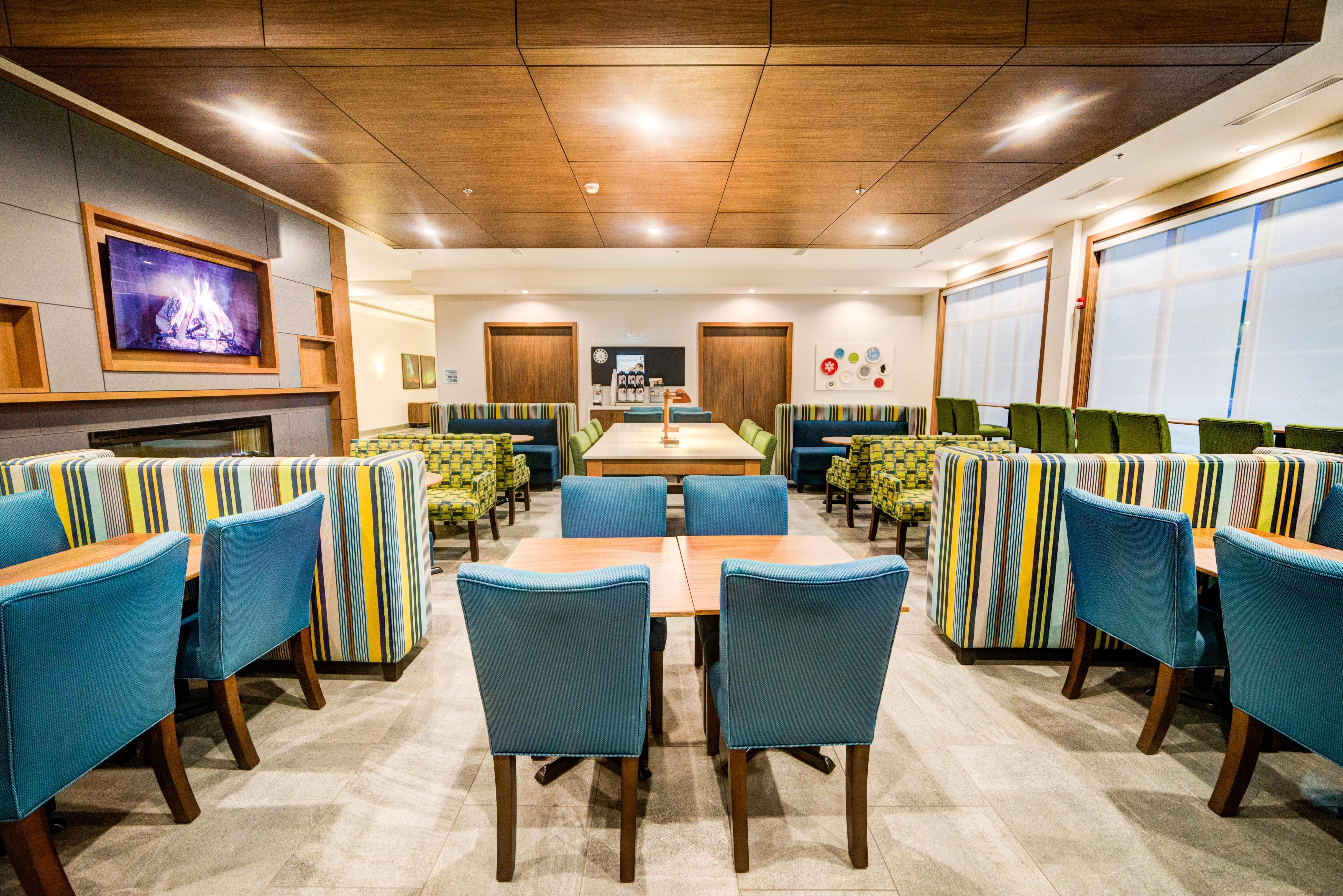 Holiday Inn Express & Suites - West Edmonton-Mall Area By Ihg Exterior photo
